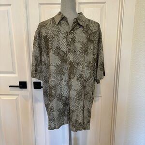 Batik Bay Hawaiian Men’s Shirt Button Up‎ Short Sleeve Green Gray No Size Tag